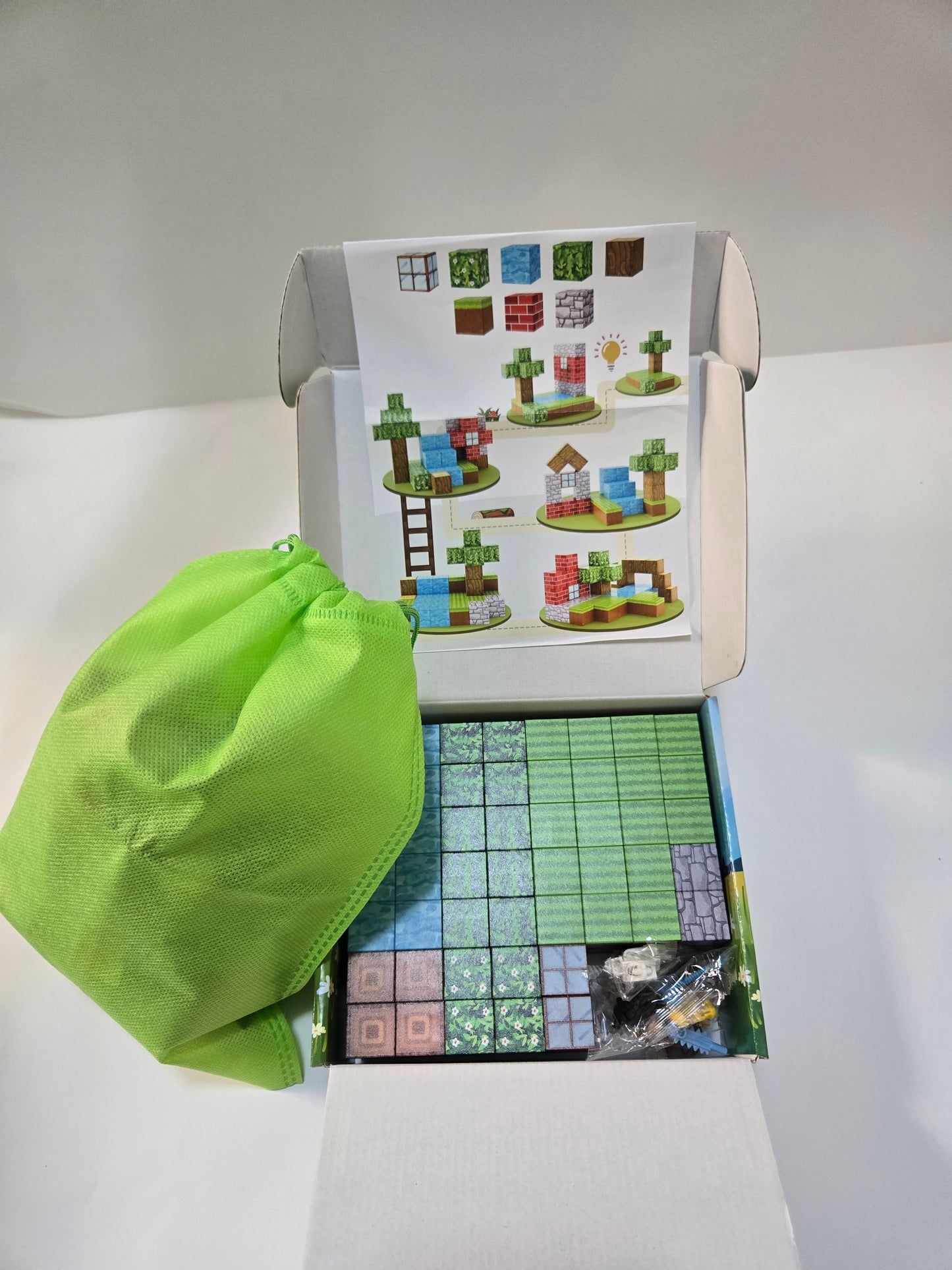 KIT 128 PEÇAS + 3 BONECOS + BOLSA DE ARMAZENAR - PROMOÇÃO DIA DAS CRIANÇAS